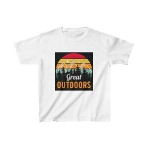 White T-Shirt with Retro Sunset, Mountains, and 'Great Outdoors' Graphic